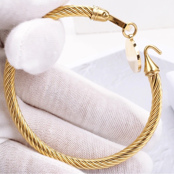 Anna - Roman Numeral Pendant Stainless Steel
Bangle 58MM - Picture 4 of 7